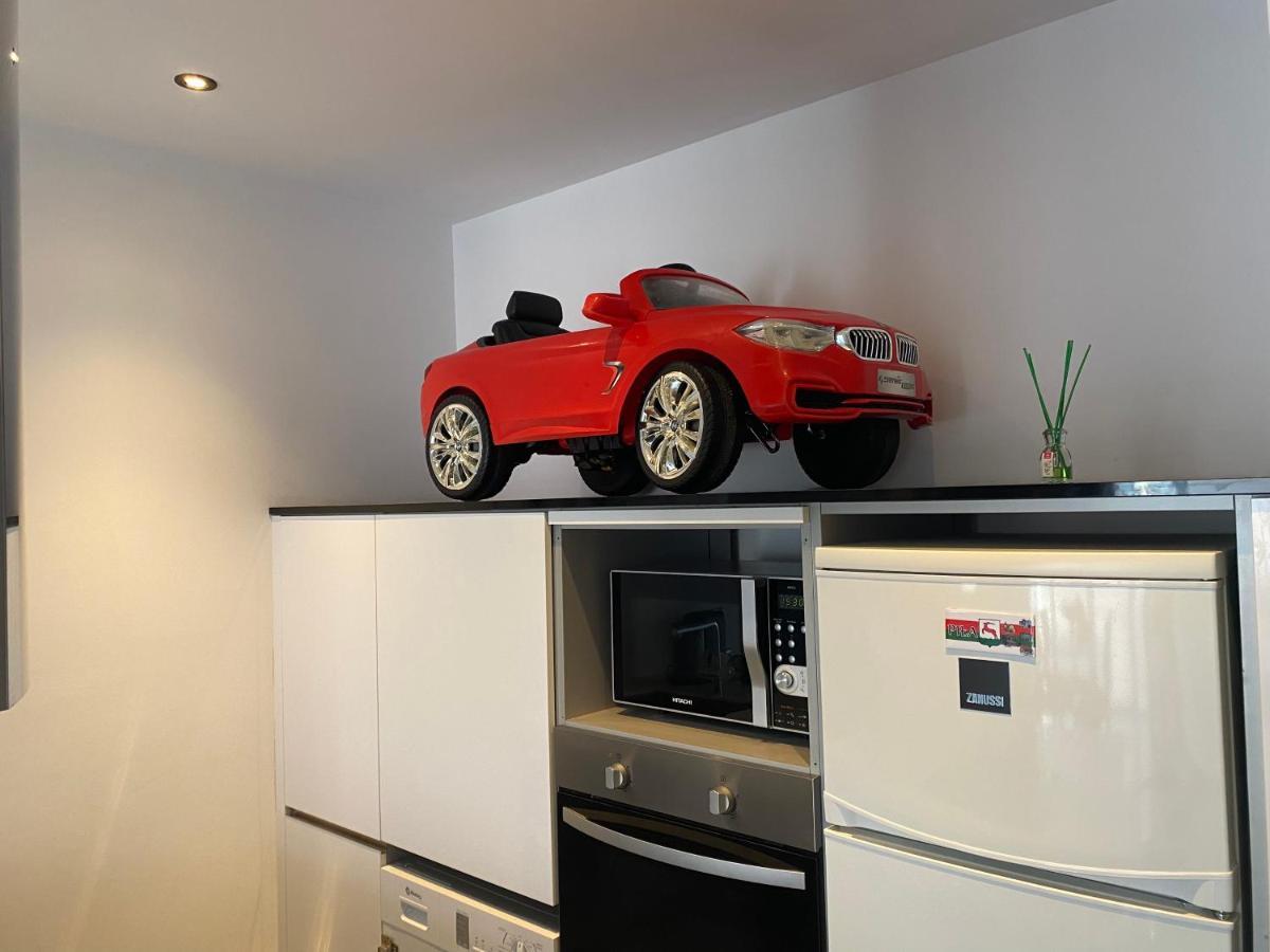 Apartamento En Madrid Rio Con Parking Gratuito Luaran gambar