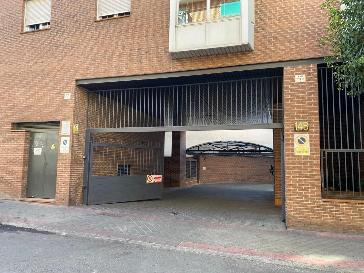 Apartamento En Madrid Rio Con Parking Gratuito Luaran gambar